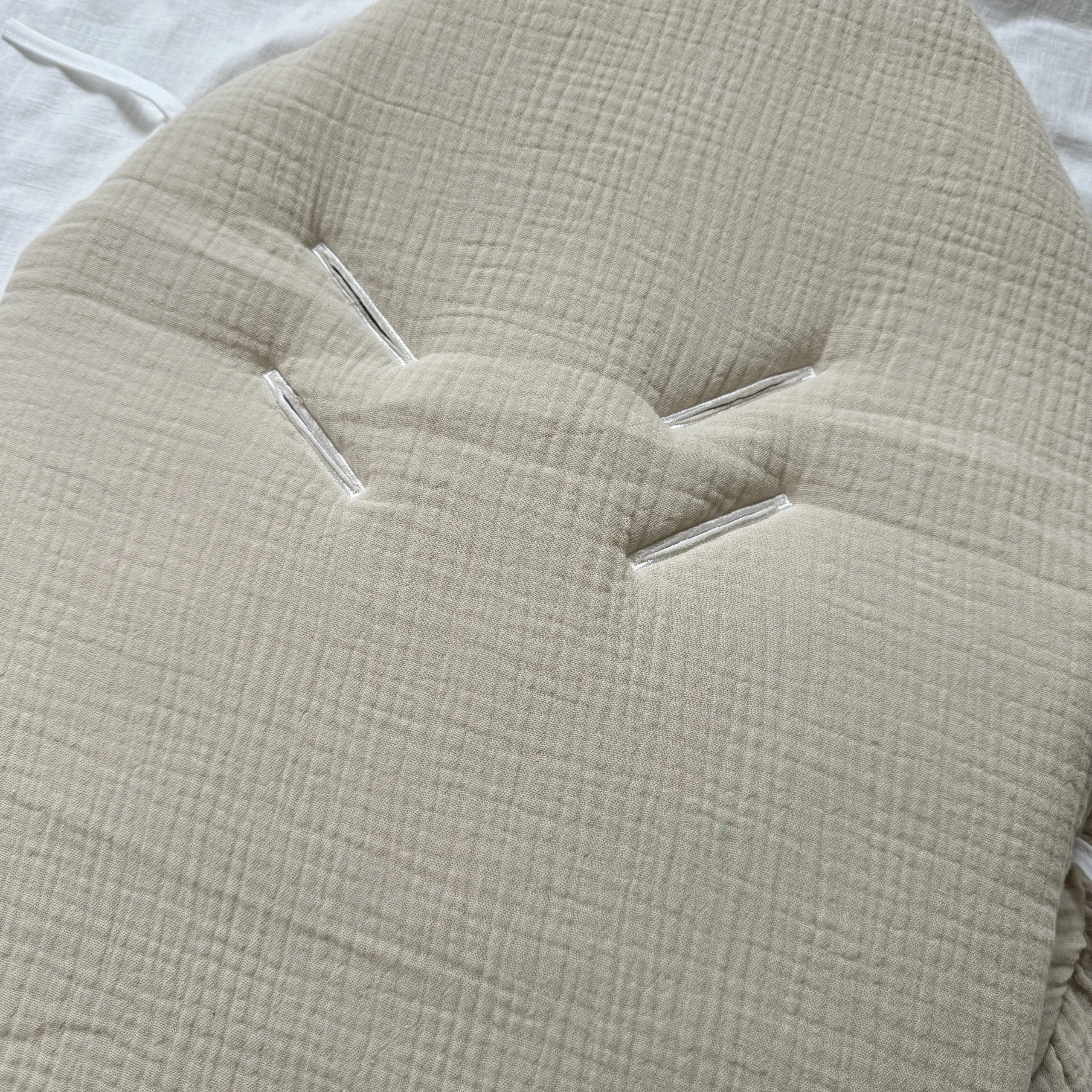 Chancelière bébé personnalisée - Gaze de coton - Beige – Image 3